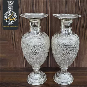 گلدان شماره 4 طرح نقره قلم گل و طاووس اعلاء خمره ای سفید 