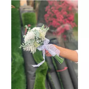 دسته گل عروس رز سفید 10 شاخه