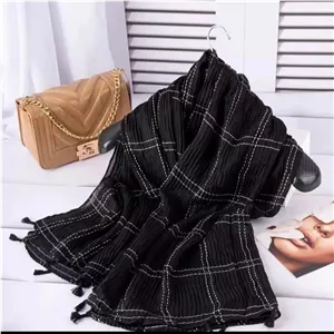 شال پلیسه ضخیم زارا تک رنگ مشکی پم پم دار