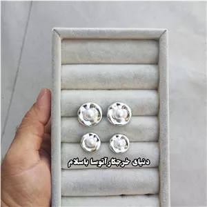دکمه فلزی نقره ای وسط مروارید آبکاری وارداتی 