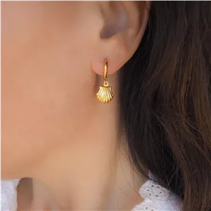 گوشواره صدف طلایی و سفید