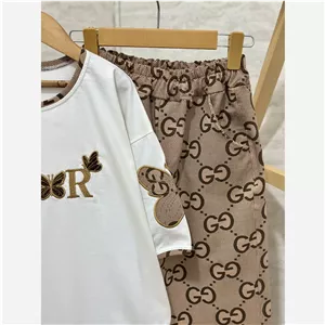 ست تیشرت و شلوار دخترانه طرح Dior مناسب نوجوان 8 تا 18 سال