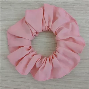 کش مو زنانه (اسکرانچی) پارچه ای طرح صورتی ساده سایز متوسط 