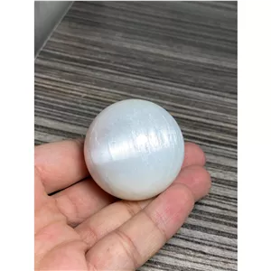 گوی سنگ طبیعی سلنایت پر تلالو کد 7836
