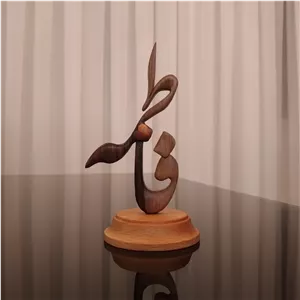 استند چوبی معرق منبت طرحِ اسم فاطمه