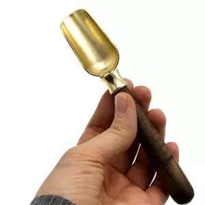 قاشق ادویه طلایی دسته چوبی