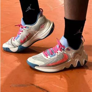 44. کتونی اورجینال بسکتبال و والیبال Nike Giannis