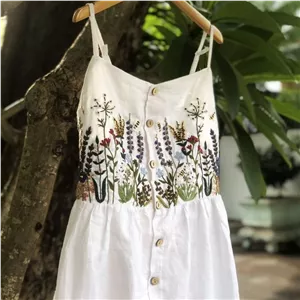 لباس گلدوزی شده با دست تا روی زانو