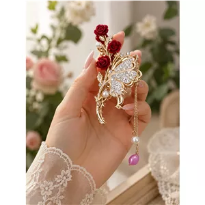 کلیپس پروانه نگینی با گل رز آویز دار 