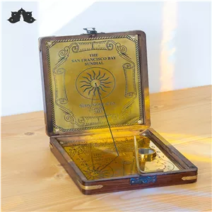 قطب نما و ساعت خورشیدی برنجی با باکس چوبی کد 8416