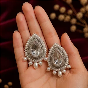 جواهردوزی گوشواره جواهر دوزی و مروارید دار رژان گوشواره