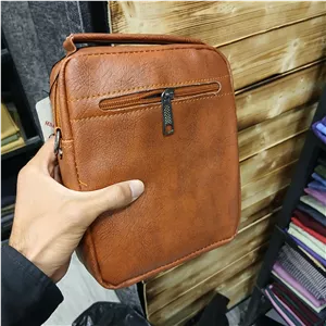 کیف دوشی اسپرت مردانه طرح زارا جنس چرم مصنوعی ابعاد 17 21 6 سانتیمتر