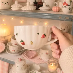 لته خوری توت فرنگی برجسته