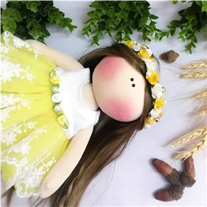 عروسک روسی زرد با تاج گل