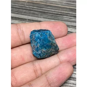 سنگ راف طبیعی آپاتیت زیبا کد 8004