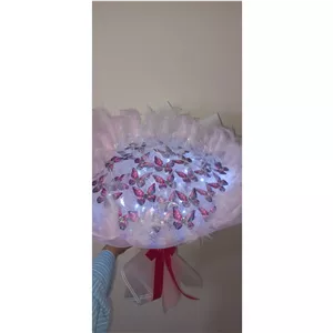 دسته گل پروانه ای 40 شاخه نگین پر تور دار