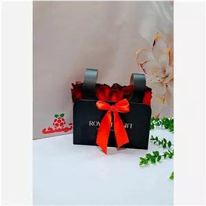 باکس گل کادویی با گلای رز قرمز