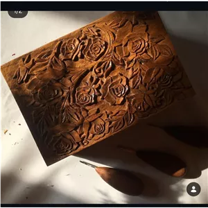 صندوقچه چوبی منبت شده از چوب گردو 