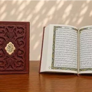 قرآن جیبی چرم برجسته پلاک دار قابدار (پیام عدالت)