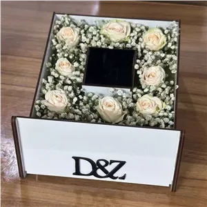 باکس گل و هدیه سینور. یک بسته بندی شیک چوبی مناسب برای چیدن گل و انواع کادو با قابلیت حکاکی دل نوشته های شما