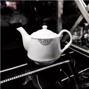 قوری چینی پارس سفید طرح کلاسیک حاشیه نقره ایی مناسب جهیزیه و پذیرایی