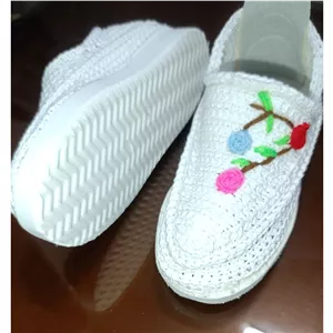 گیوه سفید طرحدار اسفنجی بچگانه 