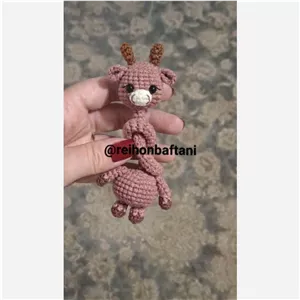 عروسک بافتنی گاو گردن دراز فانتزی(با کاموا ترک)