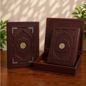 قرآن رحلی معطر پلاکدار برجسته جعبه دار ( هلیا )