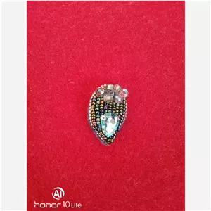 گل سینه جواهر دوزی زیبا و مدرن