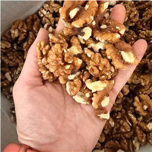 مغز گردو و اجیل