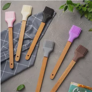 فرچه سیلیکونی دسته چوبی تخت