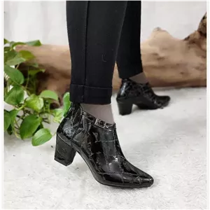 نیم بوت مجلسی زنانه جنس ورنی مشکی پاشنه 5 سانتی