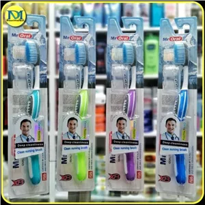 مسواک زغالی آقای اورال مدل Charcoal Clean Medium با 1800 الیافMr Oral Charcoal Clean Medium Toothbrush 