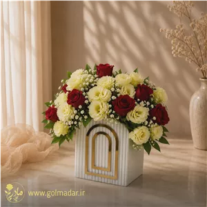 باکس گل رز قرمز و لیسیانتوس نباتی