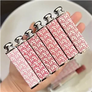رژلب جامد دیور گوشتی 