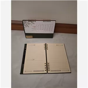 سررسید 1405 با خودکار و همراه یک عدد تقویم رومیزی 