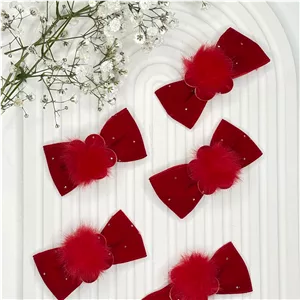 گیره انبری قرمز رنگ