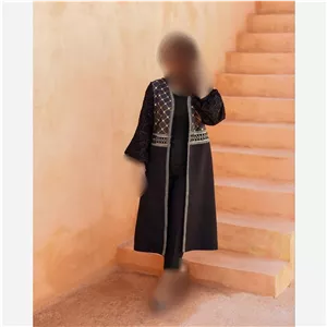 مانتو جلو باز