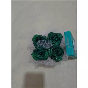 باکس گل روبانی رز سبز شاین دار 4 شاخه( رنگ قابل تعویض )