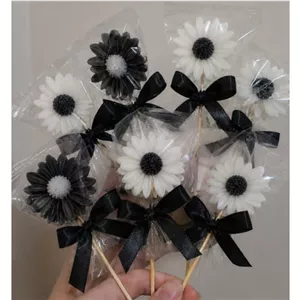 شمع بابونه + سیخ چوبی + پوشش شفاف روبان 