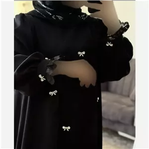 عبای جواهر دوزی مشکی با پنل پاپیونی و آستین پفدار دانتل دار
