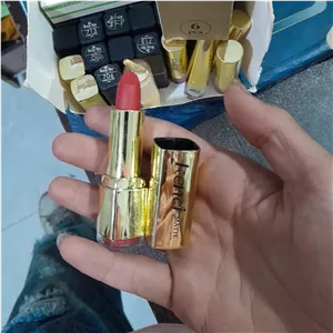 رژ لب قرمز 