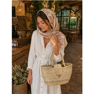 زنبیل حصیری درب دار