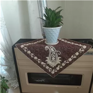 رومیزی ترمه ابریشم مروارید دوزی شده طرح نرگس سایز 50 50