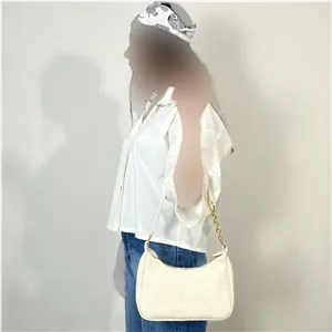 کیف دوشی زنانه طرح کوچ با بند زنجیری