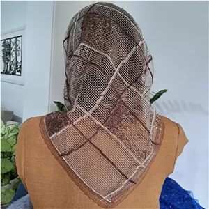 مینی اسکارف سه گوش گیپور کرم قهوه ای ابعاد 70 در 70 سانتی متر