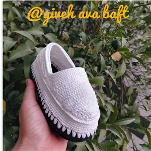 گیوه گلدوزی شده طرح خورشید بچگانه 