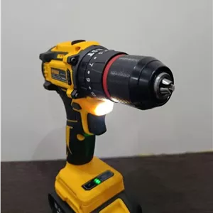 دریل شارژی 88 ولت صنعتی براشلس چکشی سه نظام 13 دیوالت DEWALT مدل ULTRA