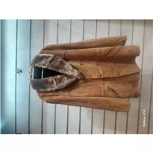 اورکت مردانه چرم جیر گوسفندی اصلی یقه پوست گوسفندمیرینوس طبیعی برند leather SAJAD بادام بسیار بالا