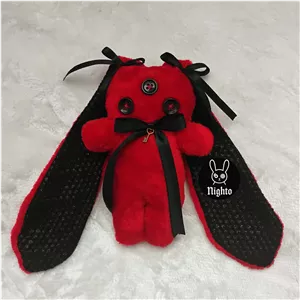 عروسک خرگوش قرمز ترسناک
